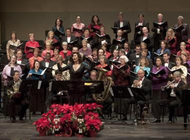 Photo of Elena Sharkova and Symphony San Jose Chorale by Robert Shomler