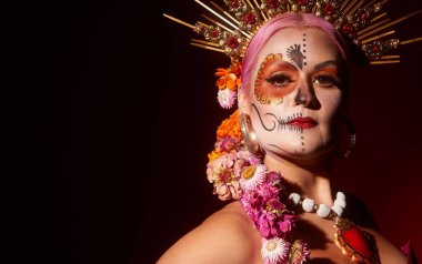 Las Cafeteras performer, Yulissa in Día de los Muertos makeup and jewelry.