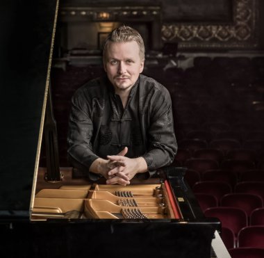 Ilya Yakushev Photo