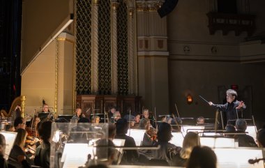 Photo of Tatsuya Shimono conducting courtesy of the artist and Symphony San Jose.