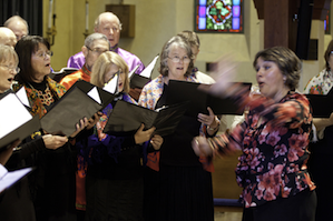 Irina_Shachneva_conducting_Slavyanka_PhotoJoeSchell.png