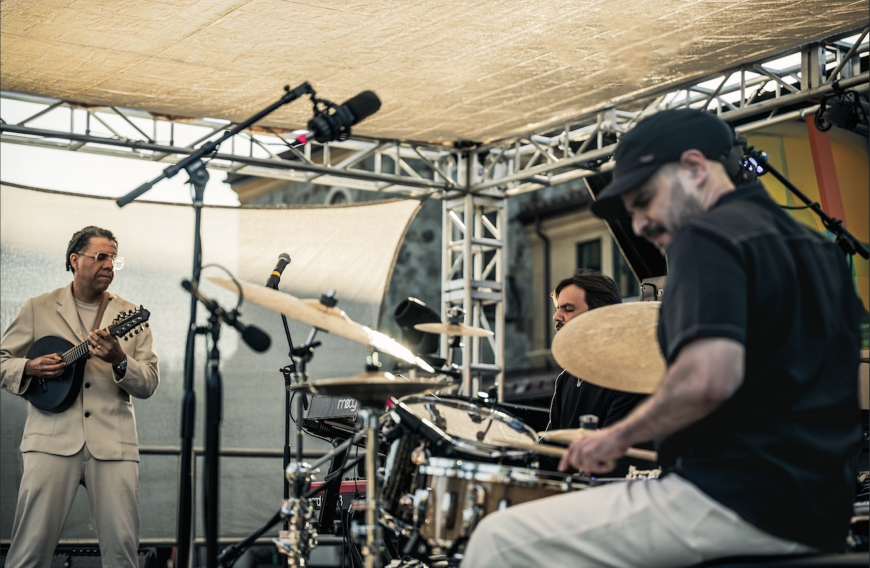 Hamilton de Holanda Trio