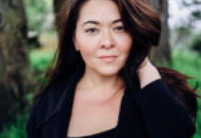 Kindra Scharich, Mezzo soprano