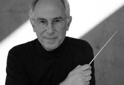 Conductor Eric Hansen