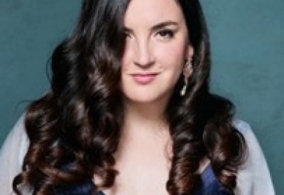 Gabrielle Goozée-Nichols, soprano