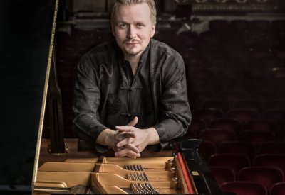 Ilya Yakushev Photo