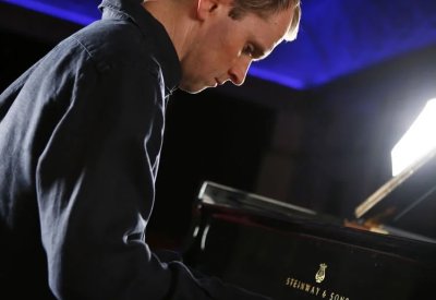 Photo of Steven Osborne by Ben Ealovega courtesy of the artist and Steinway Society-The Bay Area.