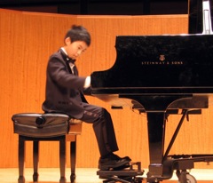 Elliot Wuu, 2010 piano winner in the 8-10 age group