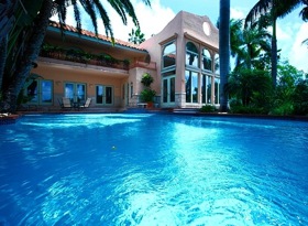 The Miami home: pink stucco<br>Photo by Andrew Kaufman